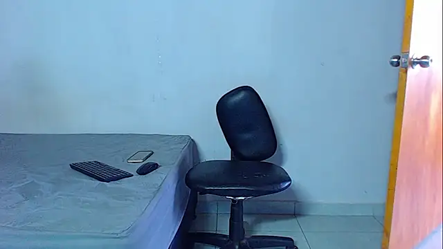 Snapshot of mikecoper_23 chatting on 03-09-26, 02:20 mikecoper 23 online show from 03-09-26, 02:20