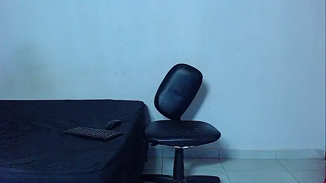 Snapshot of mikecoper_23 chatting on 03-18-26, 01:35 mikecoper 23 online show from 03-18-26, 01:35