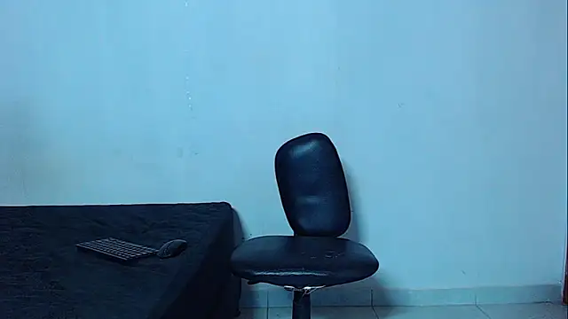 Snapshot of mikecoper_23 chatting on 04-07-26, 01:07 mikecoper 23 online show from 04-07-26, 01:07