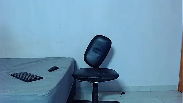 Snapshot of mikecoper_23 chatting on 03-04-26, 01:46 mikecoper 23 online show from 03-04-26, 01:46