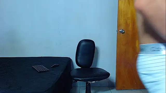 Snapshot of mikecoper_23 chatting on 03-17-26, 01:19 mikecoper 23 online show from 03-17-26, 01:19