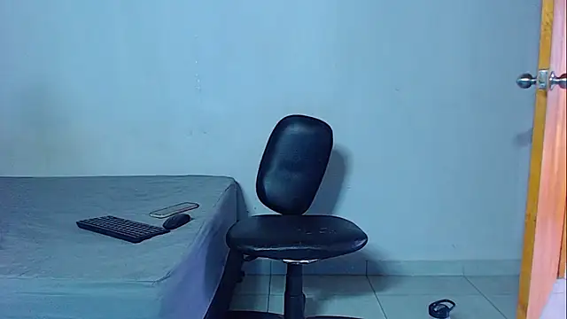 Snapshot of mikecoper_23 chatting on 02-08-26, 01:20 mikecoper 23 online show from 02-08-26, 01:20