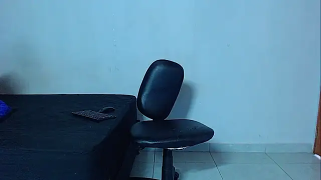 Snapshot of mikecoper_23 chatting on 02-01-26, 01:53 mikecoper 23 online show from 02-01-26, 01:53