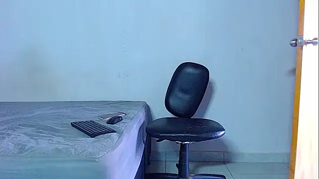 Snapshot of mikecoper_23 chatting on 03-04-26, 01:52 mikecoper 23 online show from 03-04-26, 01:52