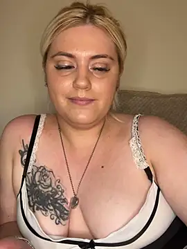 Snapshot of Blondiee3088 chatting on 02-23-25, 05:18 Blondiee3088 online show from 02-23-25, 05:18