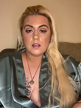 Snapshot of Blondiee3088 chatting on 02-18-25, 08:47 Blondiee3088 online show from 02-18-25, 08:47