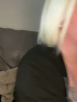 Snapshot of Blondiee3088 chatting on 03-06-25, 03:56 Blondiee3088 online show from 03-06-25, 03:56