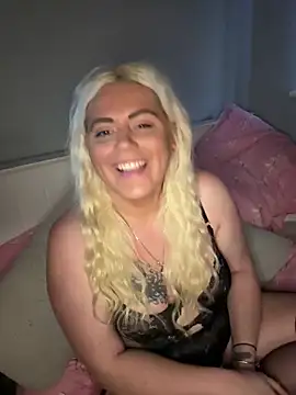 Snapshot of Blondiee3088 chatting on 11-10-25, 04:12 Blondiee3088 online show from 11-10-25, 04:12