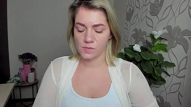 MariaSttone online show from 10-25-25, 01:45