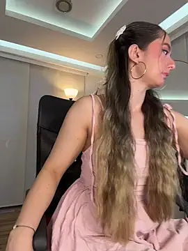 nicollefiorett online show from 11-19-25, 10:54