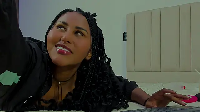 StormyButty18 online show from 11-02-25, 01:32