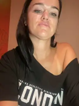 English-Chloe96 online show from 12-22-25, 06:08