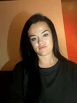Snapshot of English-Chloe96 chatting on 10-10-25, 05:36 English-Chloe96 online show from 10-10-25, 05:36
