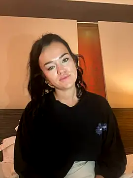 Snapshot of English-Chloe96 chatting on 10-13-25, 04:25 English-Chloe96 online show from 10-13-25, 04:25