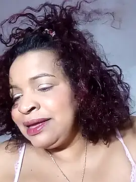 Snapshot of _violetta_- chatting on 10-19-25, 11:24  violetta - online show from 10-19-25, 11:24