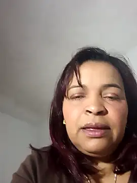 Snapshot of _violetta_- chatting on 10-24-25, 01:32  violetta - online show from 10-24-25, 01:32