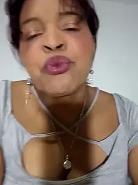 Snapshot of _violetta_- chatting on 09-24-25, 11:50  violetta - online show from 09-24-25, 11:50