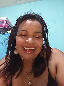 Snapshot of _violetta_- chatting on 06-25-26, 10:59 violetta - online show from 06-25-26, 10:59