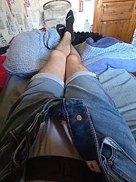 Azerty0911 online show from 05-25-26, 08:46