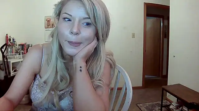 Snapshot of EllaSnow chatting on 02-03-25, 08:24 EllaSnow online show from 02-03-25, 08:24