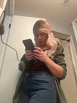 EllaSnow online show from 04-12-26, 07:55