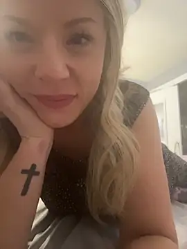 EllaSnow online show from 04-06-26, 05:25