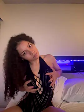 Snapshot of ladylavish chatting on 10-10-25, 05:41 ladylavish online show from 10-10-25, 05:41