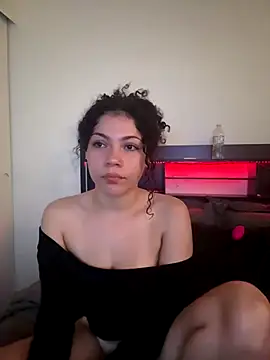 Snapshot of ladylavish chatting on 09-27-25, 07:03 ladylavish online show from 09-27-25, 07:03