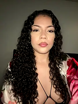 Snapshot of ladylavish chatting on 10-05-25, 01:40 ladylavish online show from 10-05-25, 01:40