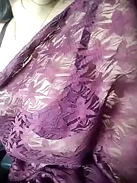 Snapshot of karishma chatting on 03-07-25, 02:23 karishma online show from 03-07-25, 02:23