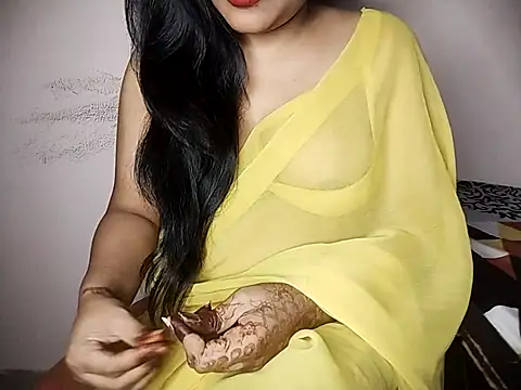 Snapshot of karishma chatting on 10-12-25, 01:34 karishma online show from 10-12-25, 01:34