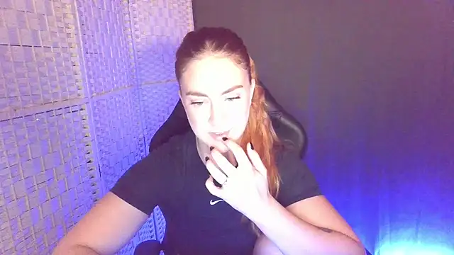 KayleyxEmily online show from 11-12-25, 09:07