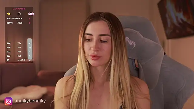 Coconutkittyy online show from 03-09-25, 09:03