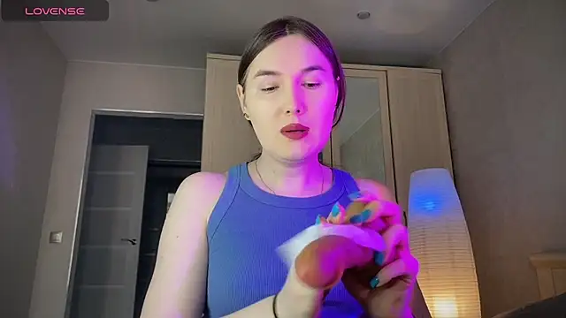 Snapshot of Maria_Bowie chatting on 05-28-26, 05:37 Maria Bowie online show from 05-28-26, 05:37