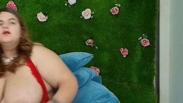 Huge Titties  online show from 11-28-25, 12:38