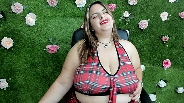 Huge Titties  online show from 09-19-25, 07:07
