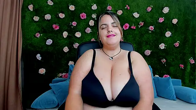 Huge Titties  online show from 10-03-25, 07:15