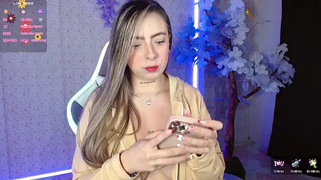 Snapshot of NaomiFox1 chatting on 02-26-25, 02:41 NaomiFox1 online show from 02-26-25, 02:41