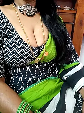 Snapshot of amala_ss chatting on 02-17-25, 03:15 amala ss online show from 02-17-25, 03:15