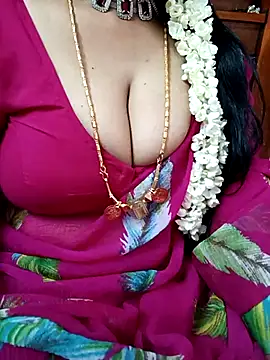 Snapshot of amala_ss chatting on 03-08-25, 06:10 amala ss online show from 03-08-25, 06:10
