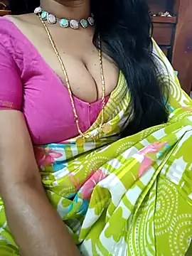 Snapshot of amala_ss chatting on 03-01-25, 04:04 amala ss online show from 03-01-25, 04:04
