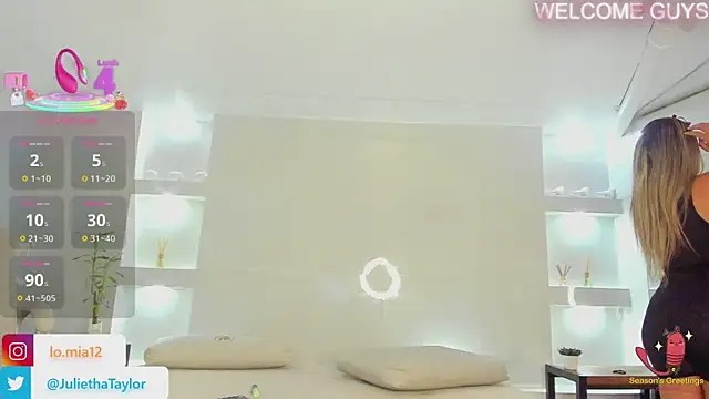 Snapshot of julietha_taylor chatting on 09-24-25, 02:40 julietha taylor online show from 09-24-25, 02:40