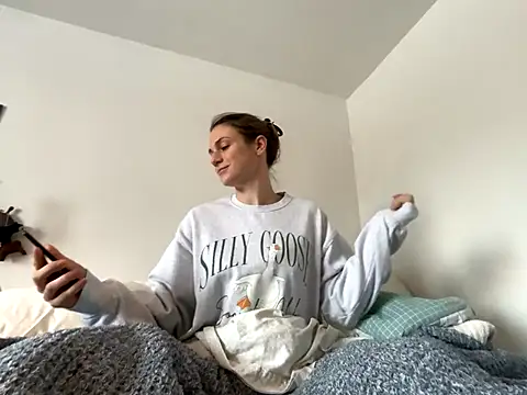 MissSwitch online show from 12-04-24, 01:36