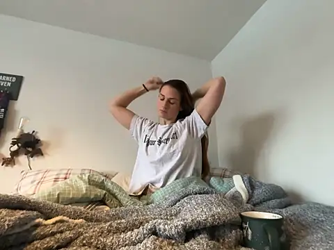 MissSwitch online show from 12-19-24, 01:18