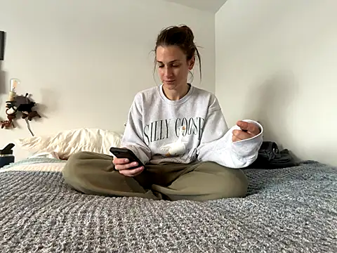 MissSwitch online show from 12-05-24, 06:39