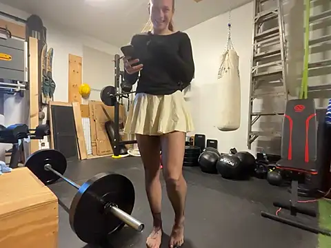 MissSwitch online show from 02-04-25, 01:16