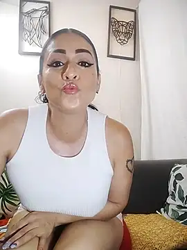 Snapshot of Rosy_sexxx chatting on 02-16-26, 11:35 Rosy sexxx online show from 02-16-26, 11:35