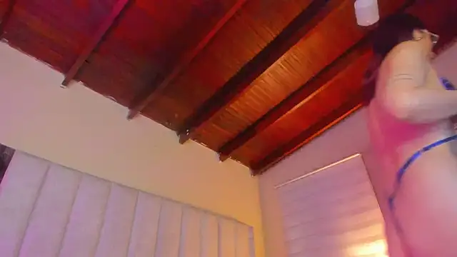 Snapshot of lil_hanna18 chatting on 11-21-25, 11:20 lil hanna18 online show from 11-21-25, 11:20