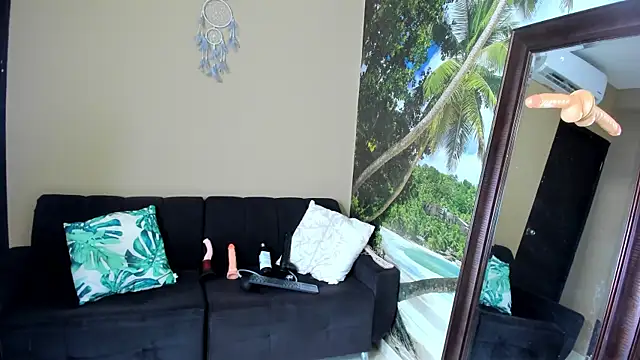 Mieldeluna online show from 02-18-25, 04:37