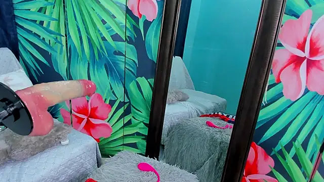 Mieldeluna online show from 12-19-25, 04:49